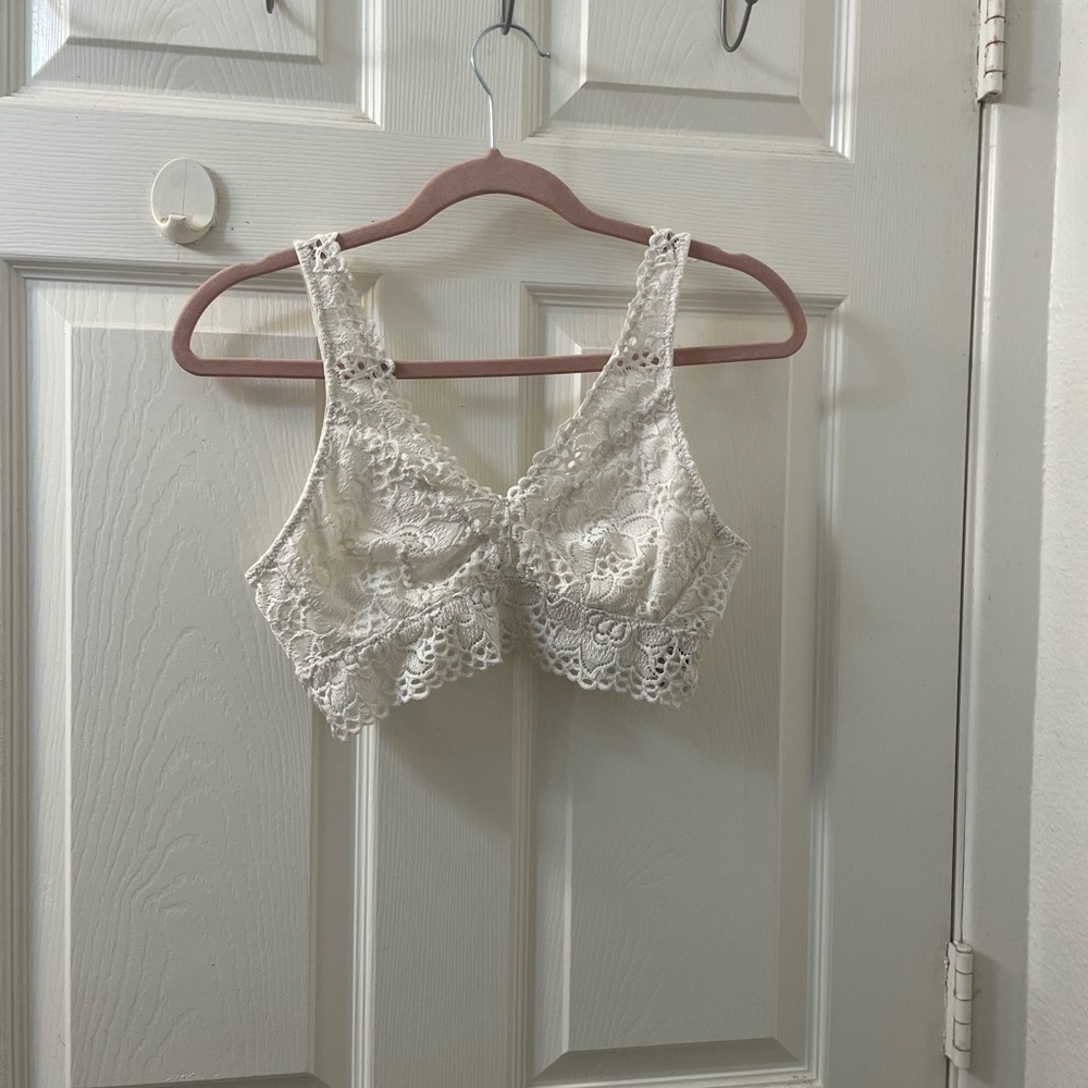 ❌SOLD ❌Aerie White Floral Bralette with Bow Detail